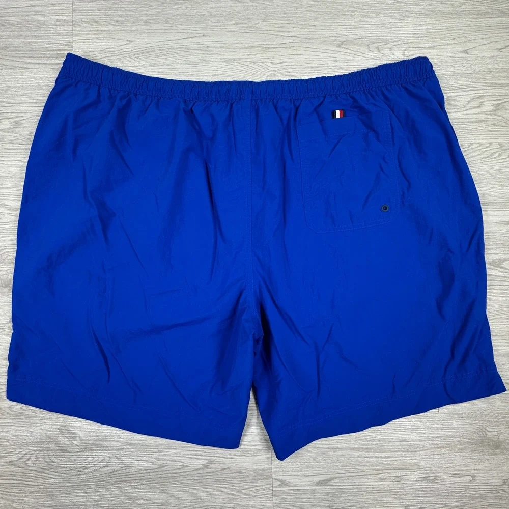 Tommy Hilfiger *orders ship